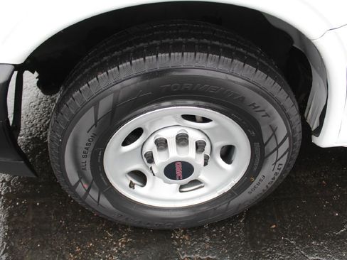 Used 2022 GMC Savana 2500 image 34