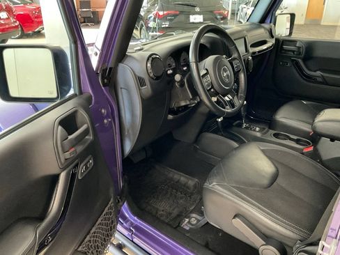 Used 2017 Jeep Wrangler Unlimited Sahara AWD/4WD image 10