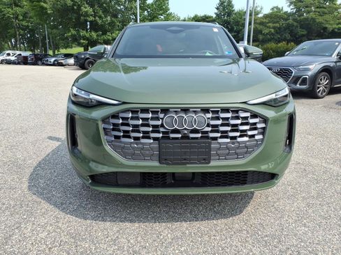Used 2025 Audi Q5 Premium Plus w/ Premium Plus AWD/4WD image 2