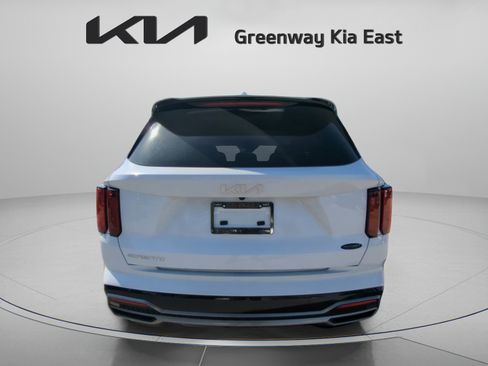 Certified 2023 Kia Sorento S w/ Panoramic Sunroof Package FWD image 7