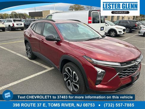 Used 2024 Chevrolet Trax RS w/ Driver Confidence Package FWD image 1