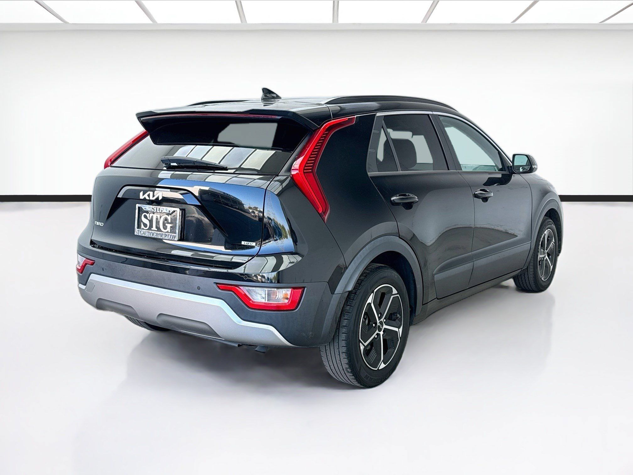 Used 2023 Kia Niro EX FWD image 4