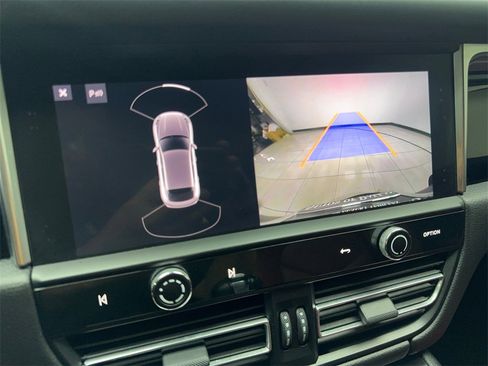 Used 2023 Porsche Macan Turbo image 65