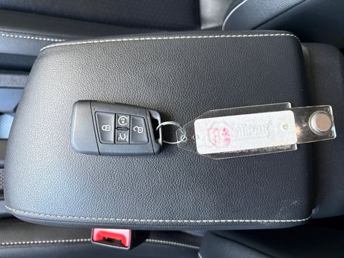 Used 2024 Volkswagen Tiguan SE w/ MDO Package, Three-Row FWD image 26