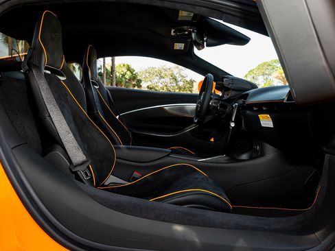 Used 2024 McLaren Artura RWD image 69
