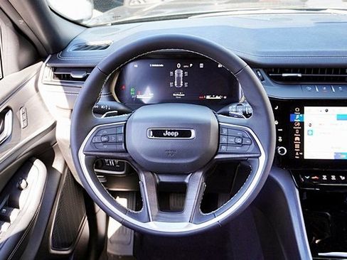 New 2026 Jeep Grand Cherokee Limited w/ Luxury Tech Group II image 25