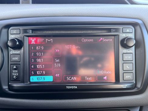 Used 2017 Toyota Yaris L image 6