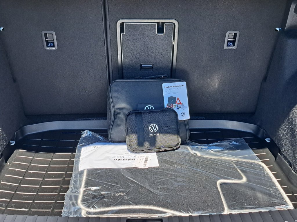 New 2026 Volkswagen Taos SE FWD image 27
