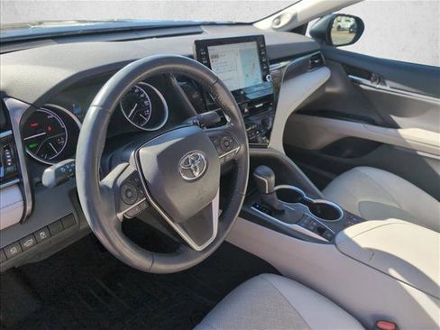 Used 2021 Toyota Camry XLE image 9