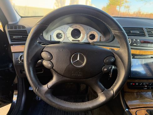 Used 2007 Mercedes-Benz E 350 4MATIC Sedan image 28