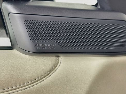 Certified 2025 Land Rover Range Rover SE AWD/4WD image 19