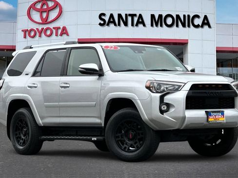 Used 2022 Toyota 4Runner SR5 Premium w/ Moonroof Package RWD image 1