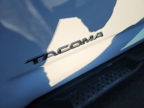 Used 2010 Toyota Tacoma 4x4 Double Cab V6 image 10