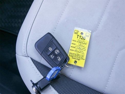 New 2026 Volkswagen Taos SE image 29