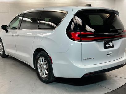 Certified 2025 Chrysler Pacifica Select