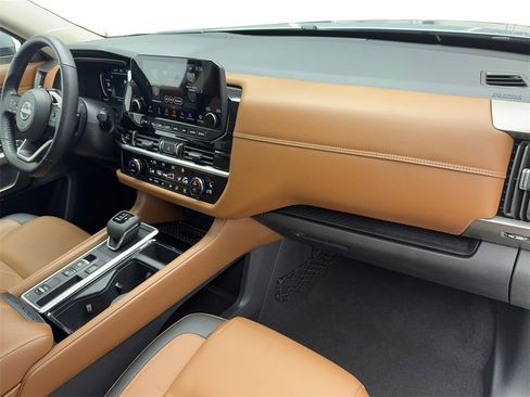 Used 2025 Nissan Pathfinder Platinum image 44