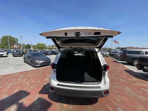 Used 2018 Toyota Highlander Limited Platinum image 31