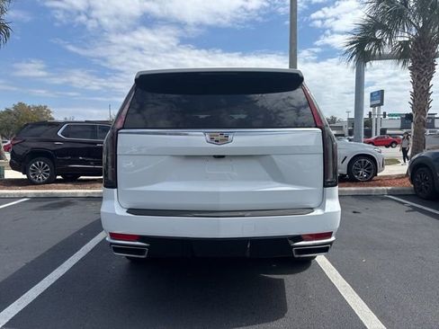 Used 2023 Cadillac Escalade Premium Luxury image 5