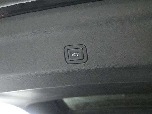 Used 2024 GMC Yukon SLT image 24