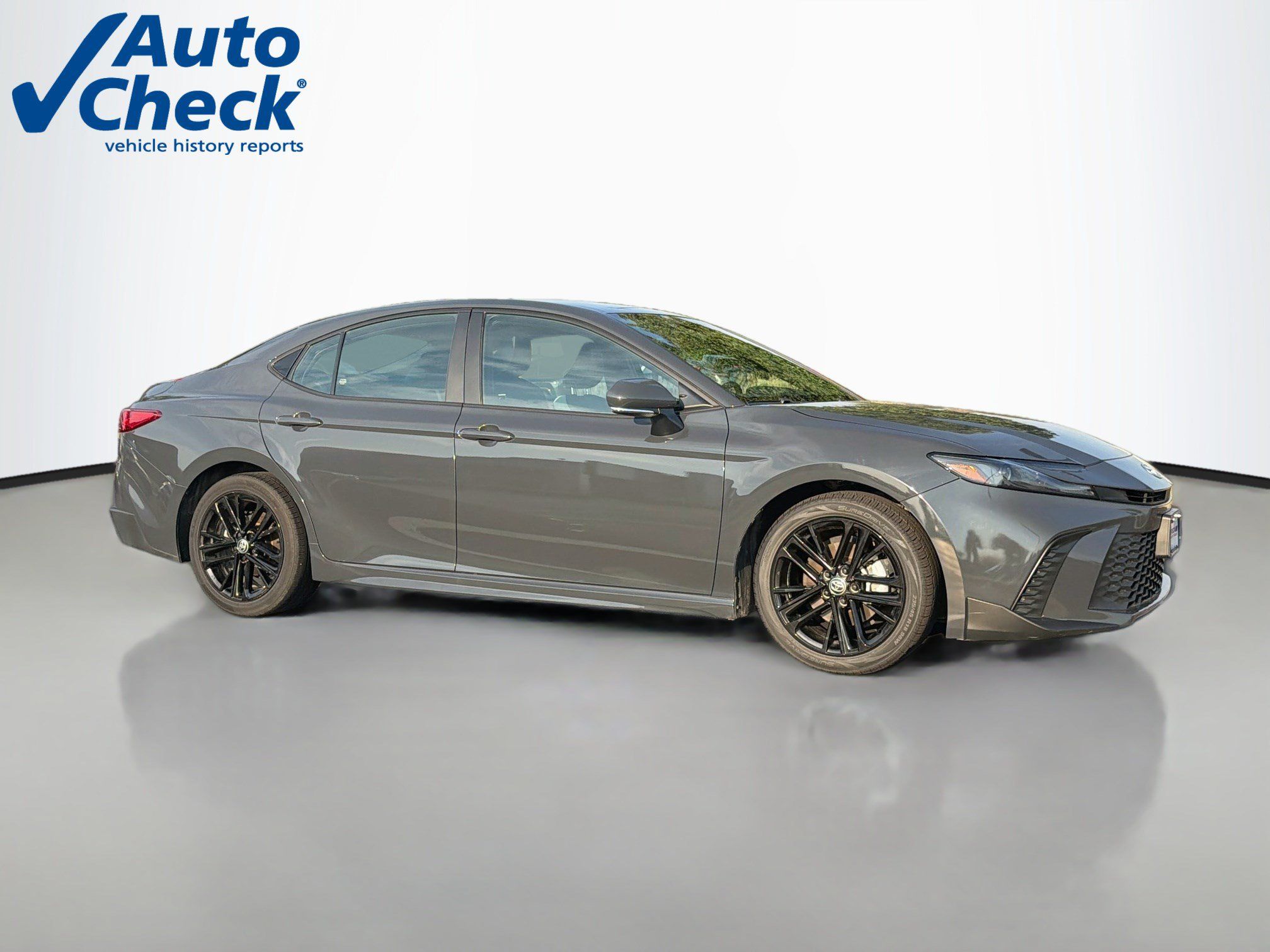 Used 2025 Toyota Camry SE FWD image 1
