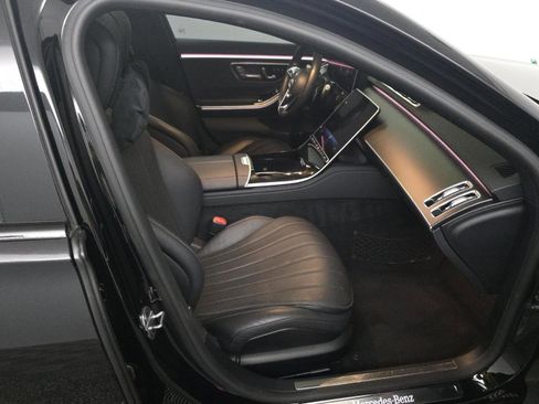 Used 2022 Mercedes-Benz S 500 4MATIC w/ AMG Line Package image 8