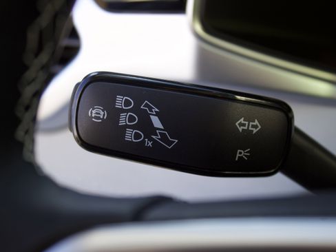 New 2025 Volkswagen Taos SE image 18