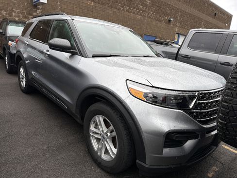 Used 2022 Ford Explorer XLT w/ Class IV Trailer Tow Package image 2