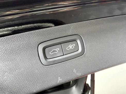 Used 2016 Volvo XC90 T6 Momentum w/ Momentum Plus Package image 15