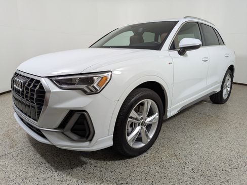 Certified 2024 Audi Q3 2.0T Premium w/ Convenience Package image 3