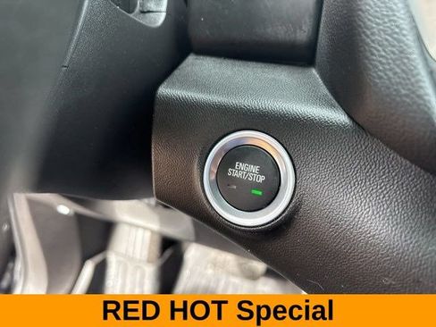 Used 2024 GMC Terrain SLE w/ Driver Convenience Package FWD image 20