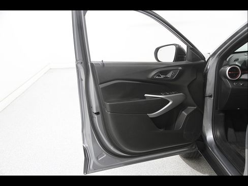 Used 2024 Chevrolet Trax RS w/ Driver Confidence Package FWD image 4