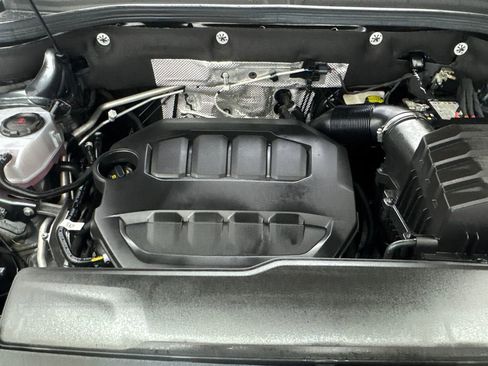Used 2025 Volkswagen Atlas Cross Sport SE FWD image 75