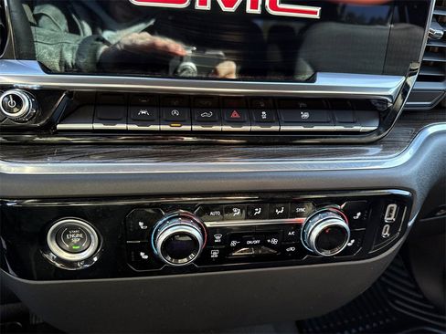 Used 2022 GMC Sierra 1500 Elevation image 30