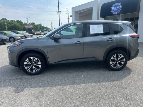 Used 2023 Nissan Rogue SV AWD/4WD image 2