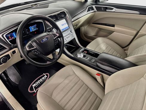 Used 2020 Ford Fusion SE FWD image 8