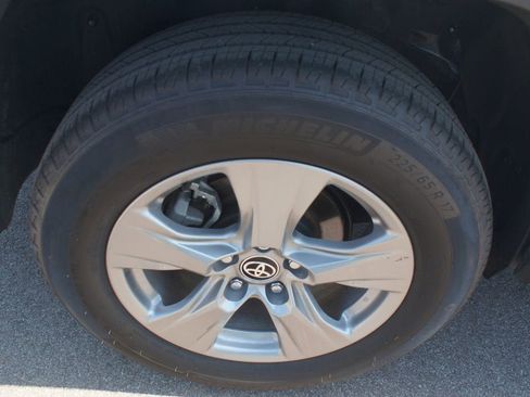 Used 2025 Toyota RAV4 XLE AWD/4WD image 25