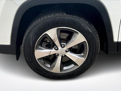 Used 2022 Jeep Cherokee Limited image 34