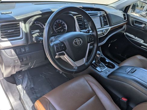 Used 2018 Toyota Highlander Limited Platinum AWD/4WD image 14