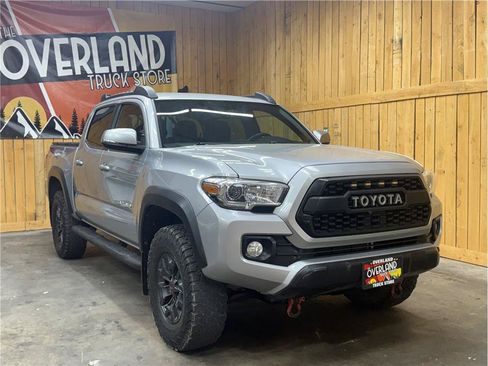 Used 2017 Toyota Tacoma TRD Off-Road AWD/4WD image 1