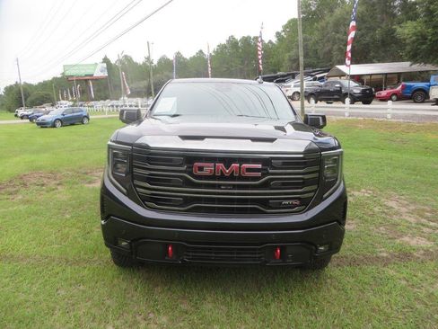 Used 2024 GMC Sierra 1500 AT4 w/ Technology Package AWD/4WD image 3