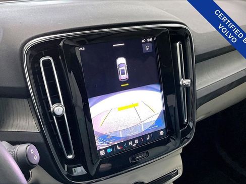 Used 2023 Volvo XC40 B4 Plus w/ Protection Package Premier image 30