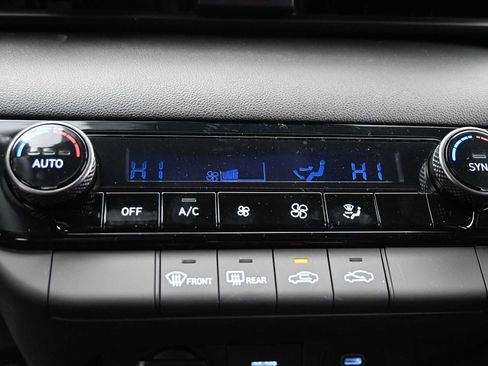 Certified 2025 Hyundai Elantra Sport image 16