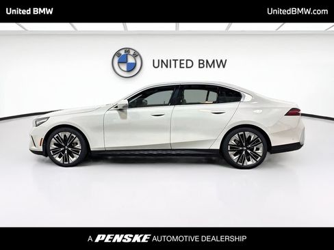 Certified 2024 BMW 530i w/ Convenience Package RWD image 8