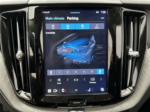 Certified 2025 Volvo XC60 B5 Plus image 19