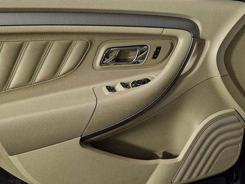 Used 2015 Ford Taurus SEL w/ Equipment Group 201A FWD image 14