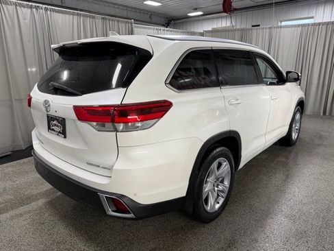 Used 2018 Toyota Highlander Limited AWD/4WD image 4