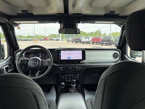 Used 2024 Jeep Wrangler Unlimited Sport AWD/4WD image 17