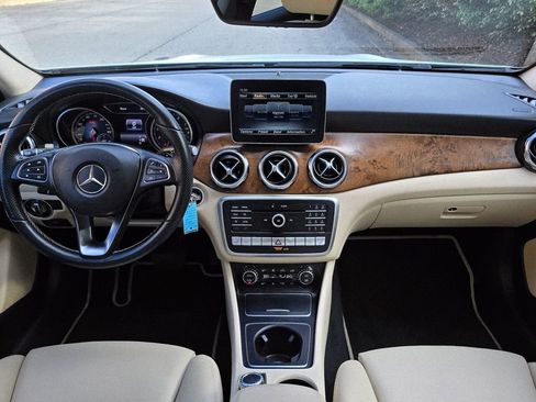 Used 2019 Mercedes-Benz GLA 250 4MATIC image 3