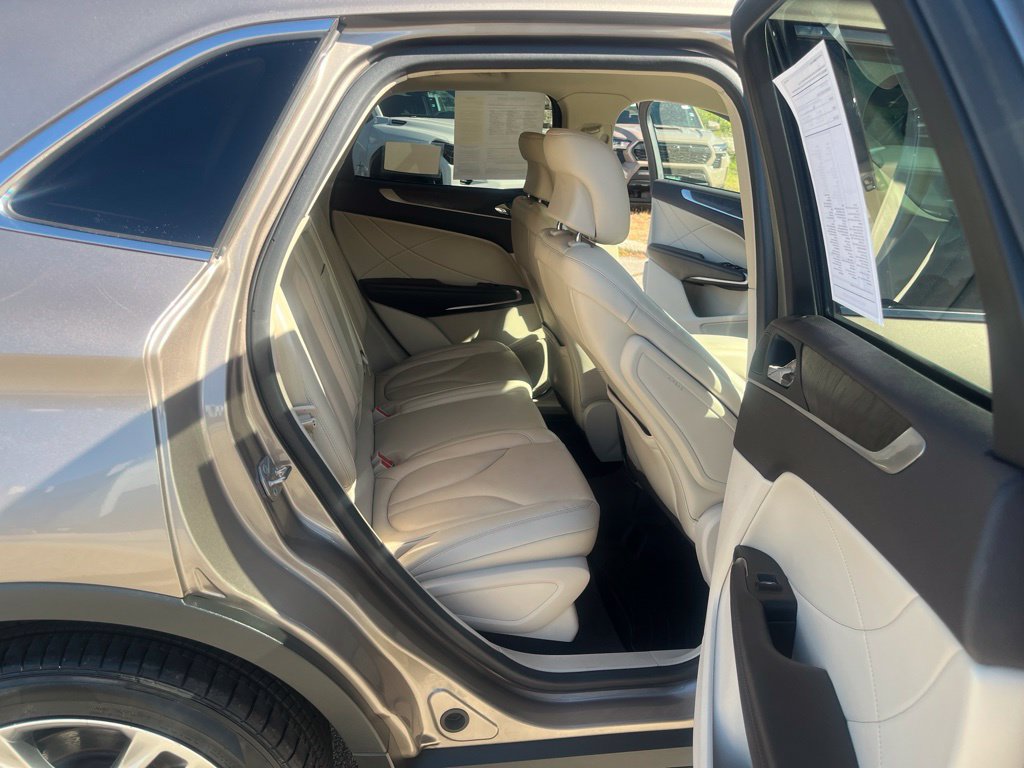 Used 2019 Lincoln MKC Reserve w/ MKC Climate Package AWD/4WD image 12
