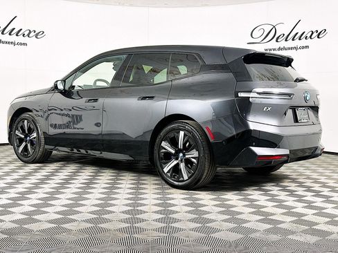 Used 2024 BMW iX xDrive50 w/ Sport Package AWD/4WD image 4